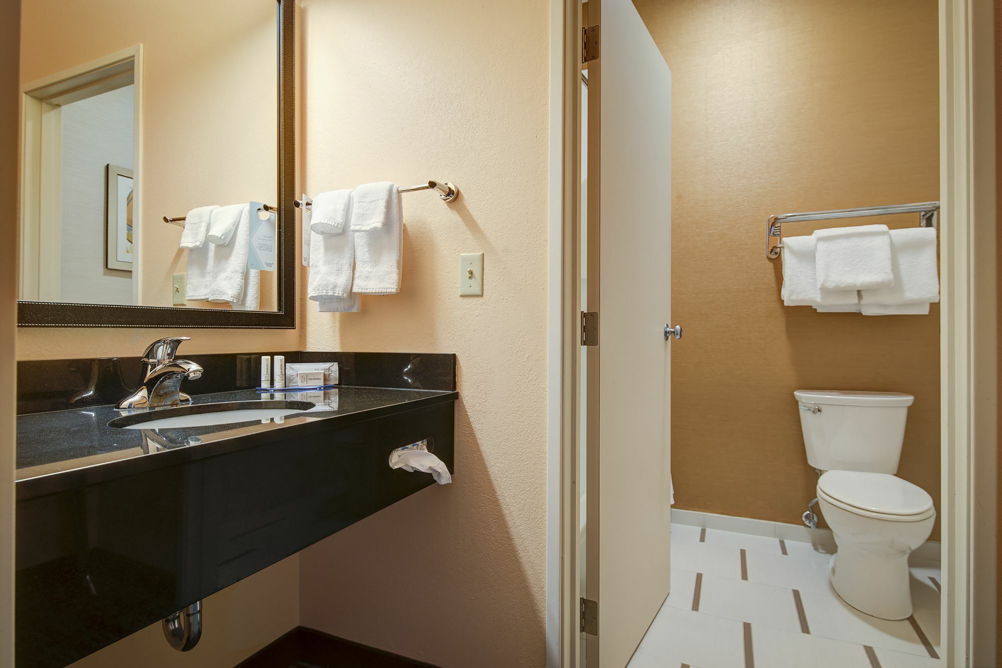 Comfort Inn & Suites Green Bay Stadium Area Exterior foto